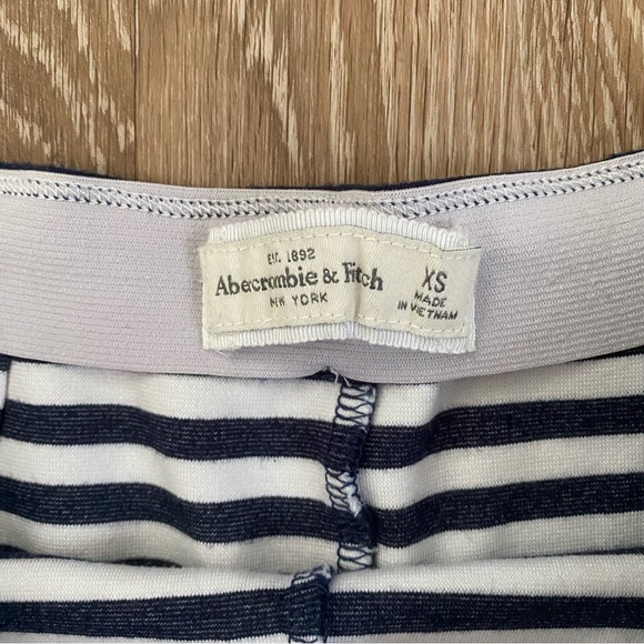 Abercrombie & Fitch Stripped Shorts - Picture 2 of 2
